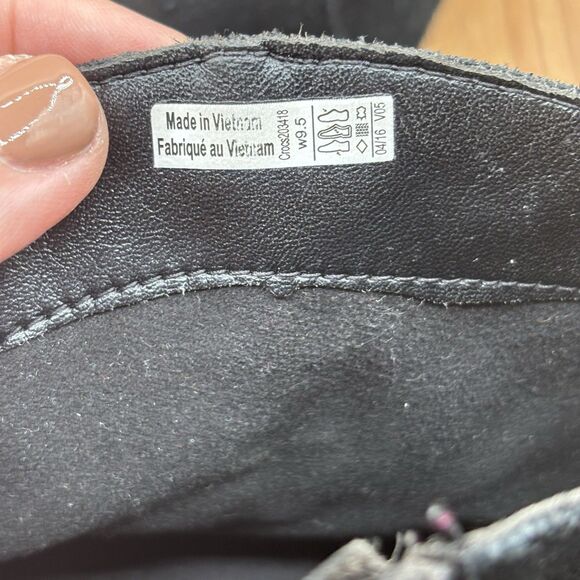 CROCS Leigh Black Suede Wedge Ankle Chelsea Boot Bootie Women’s Size 9.5 - Picture 7 of 9